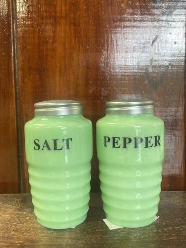 Salt & Pepper - Jadeite Ribbed Style G4301J1
