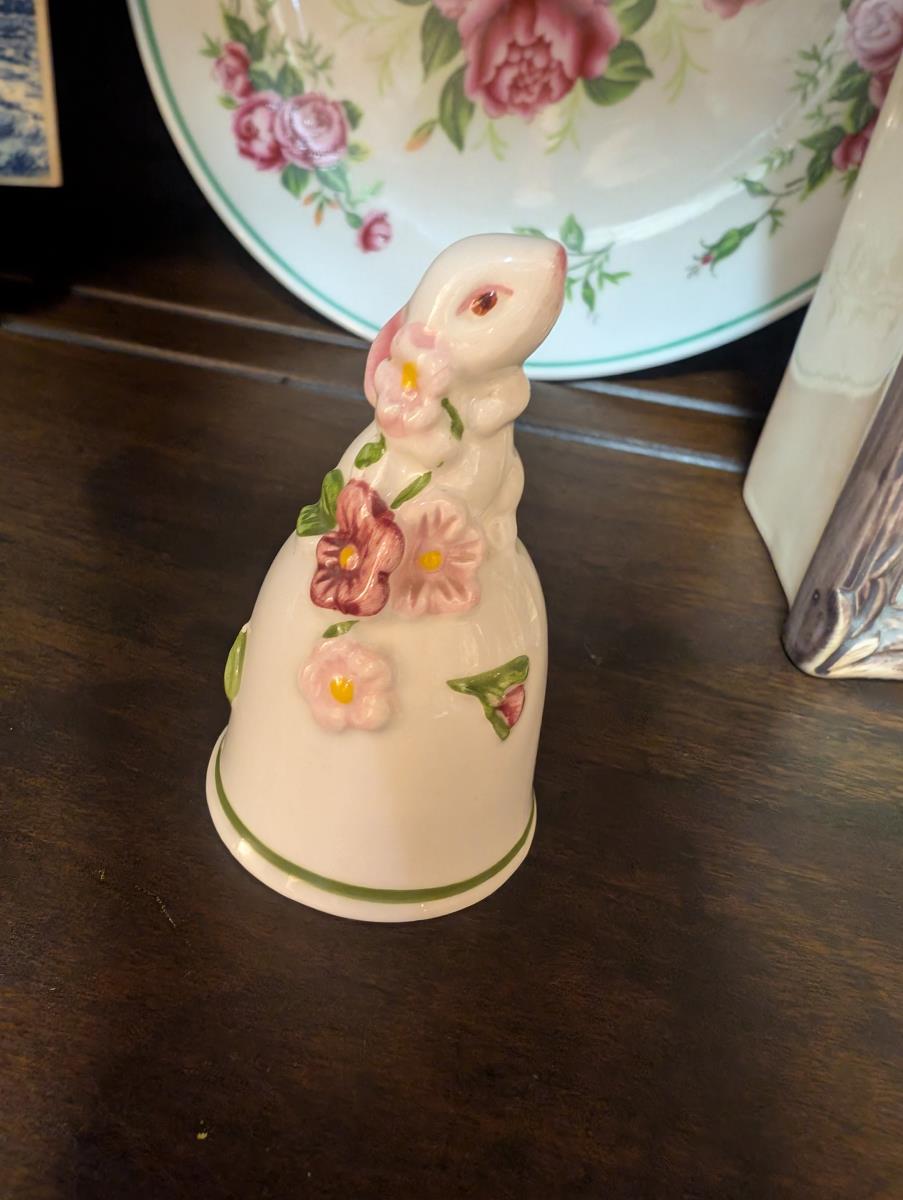 Avon Mouse Figurine Bell